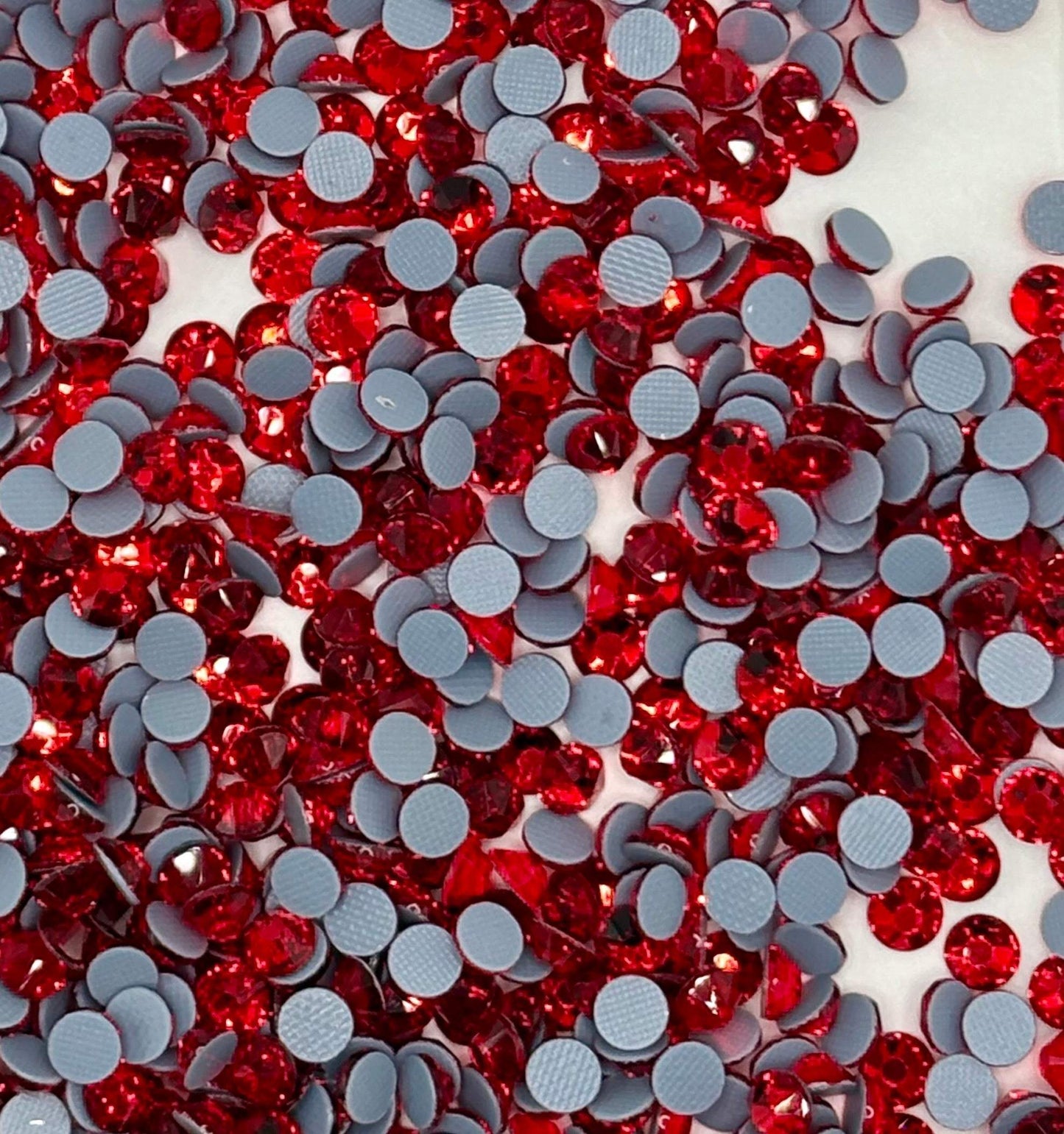 SS20 Flat Back Rhinestones, 144 pieces, red, 16 cut.