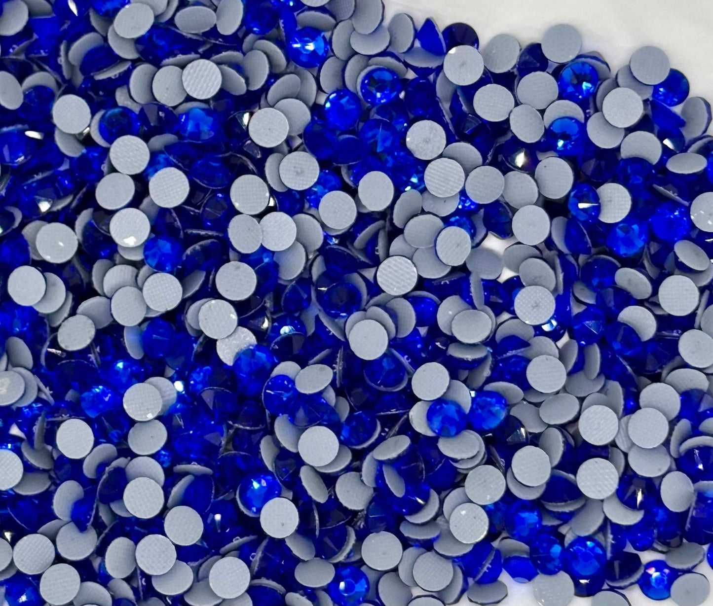 SS20 Flat Back Rhinestones, 144 pieces, blue, 16 cut design.